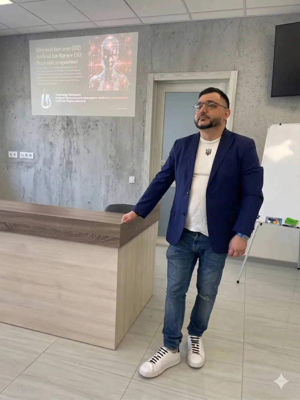 Олександр Приходько проводить лекцію про штучний інтелект